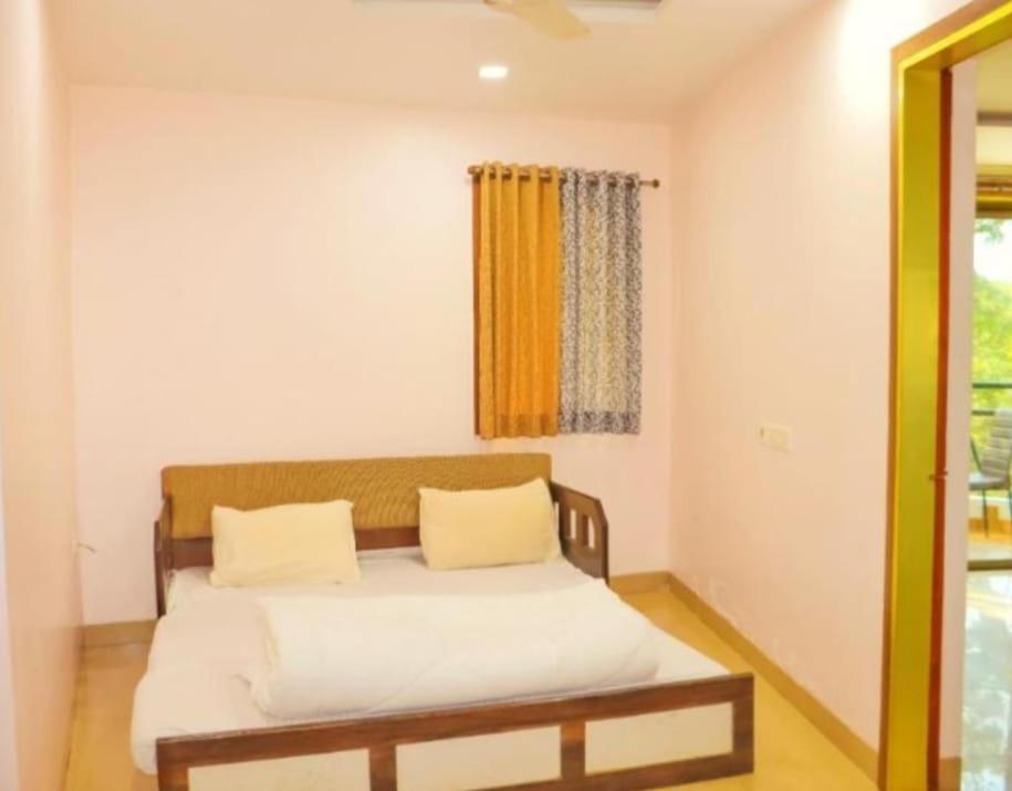 Hotel Laxmi Residency ロナバラ エクステリア 写真