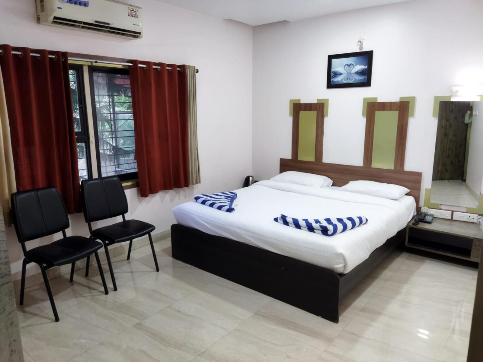 Hotel Laxmi Residency ロナバラ エクステリア 写真