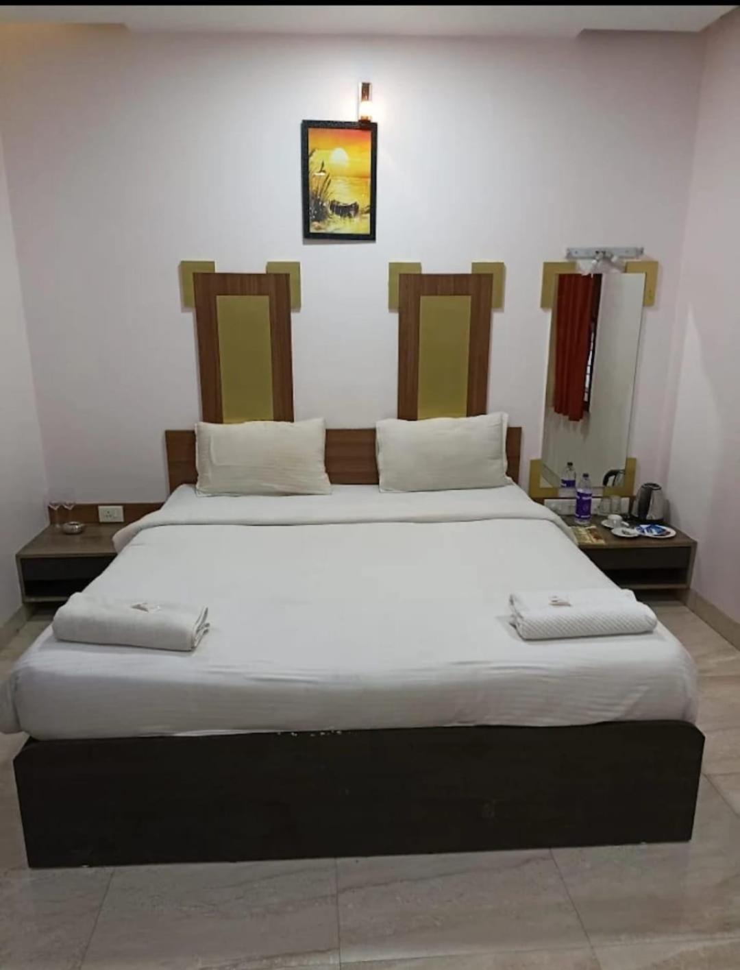 Hotel Laxmi Residency ロナバラ エクステリア 写真