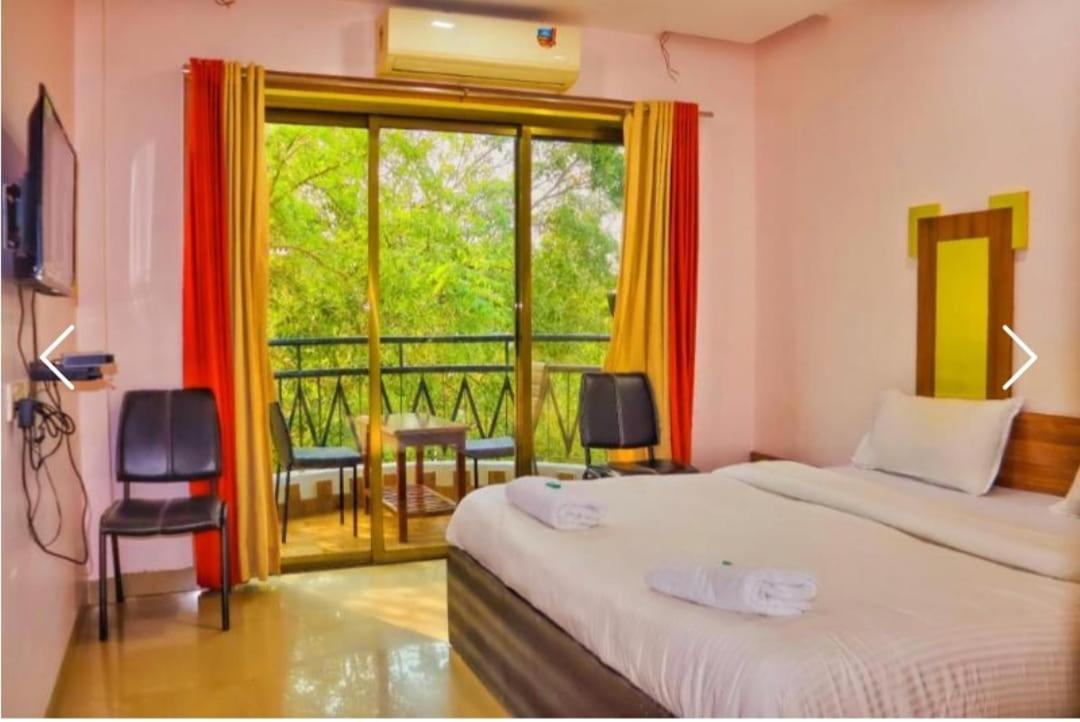 Hotel Laxmi Residency ロナバラ エクステリア 写真
