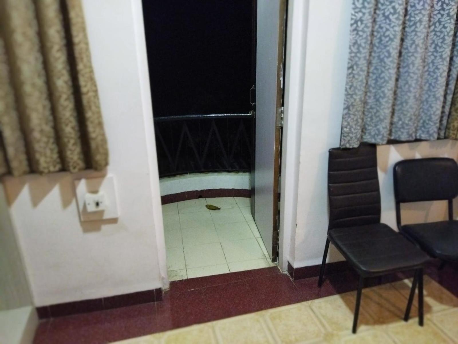 Hotel Laxmi Residency ロナバラ エクステリア 写真