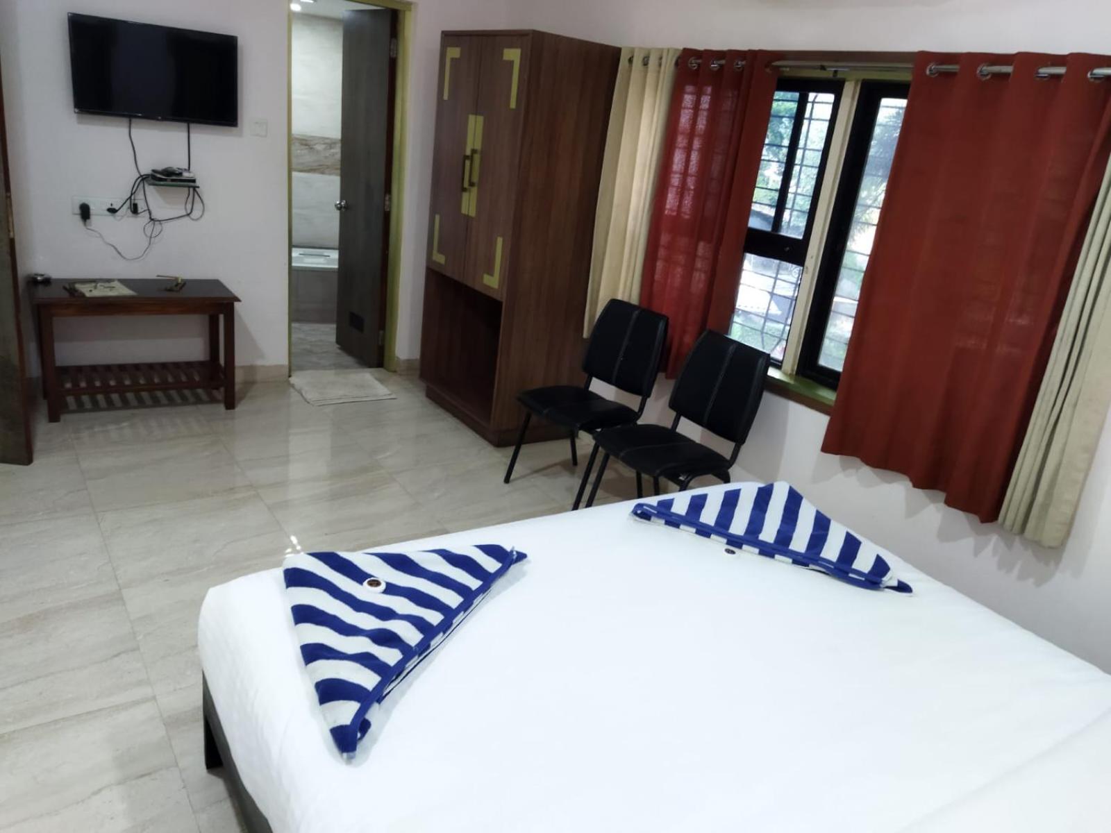 Hotel Laxmi Residency ロナバラ エクステリア 写真