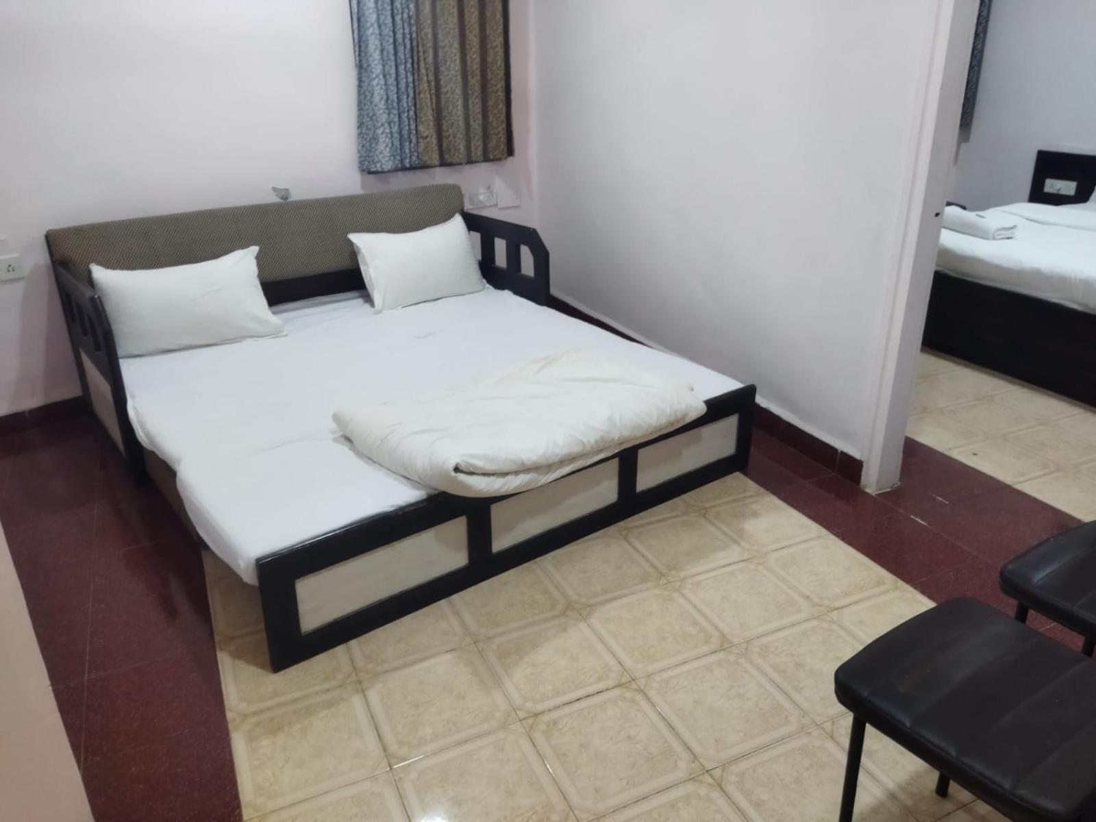 Hotel Laxmi Residency ロナバラ エクステリア 写真