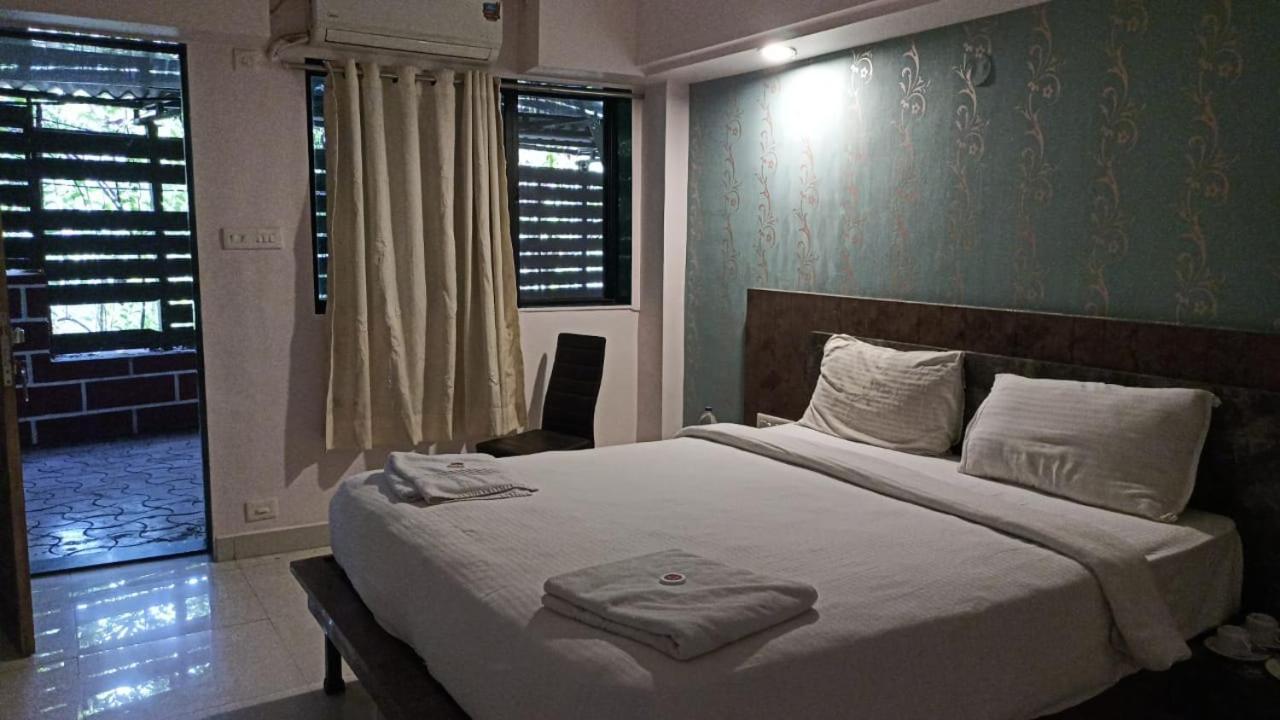 Hotel Laxmi Residency ロナバラ エクステリア 写真