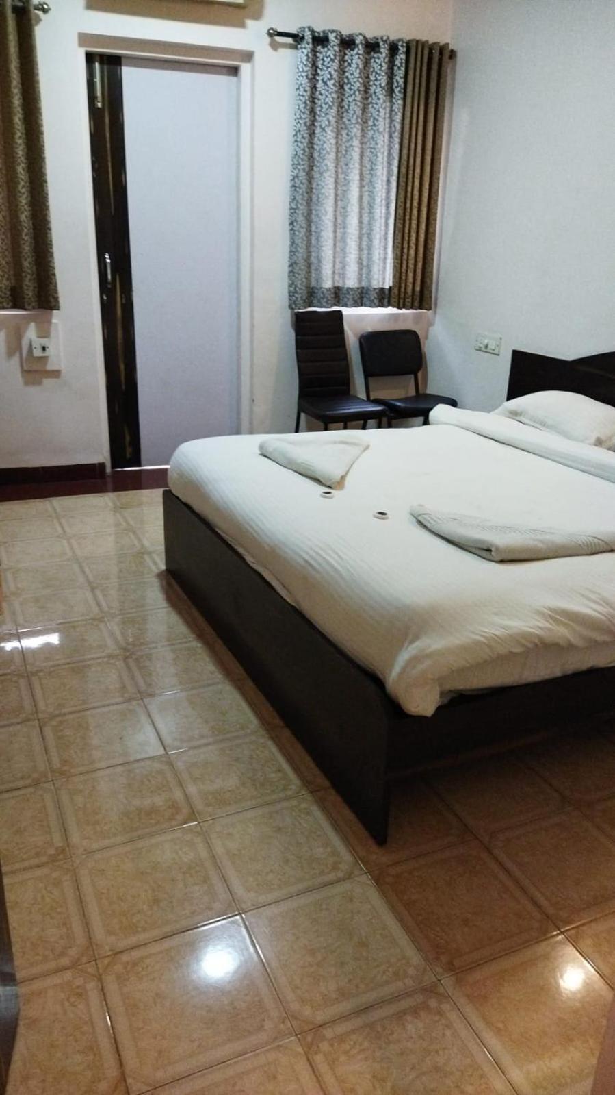 Hotel Laxmi Residency ロナバラ エクステリア 写真