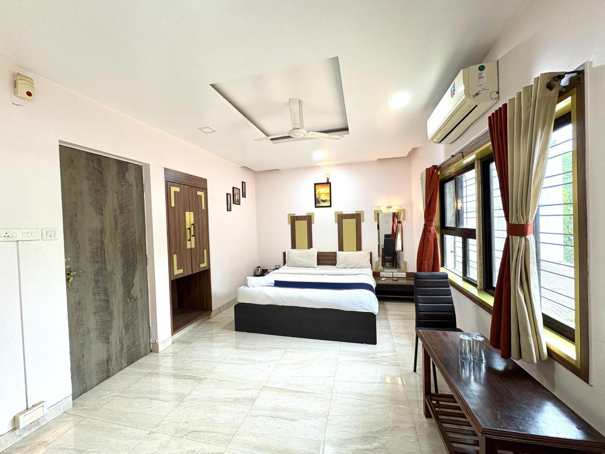 Hotel Laxmi Residency ロナバラ エクステリア 写真