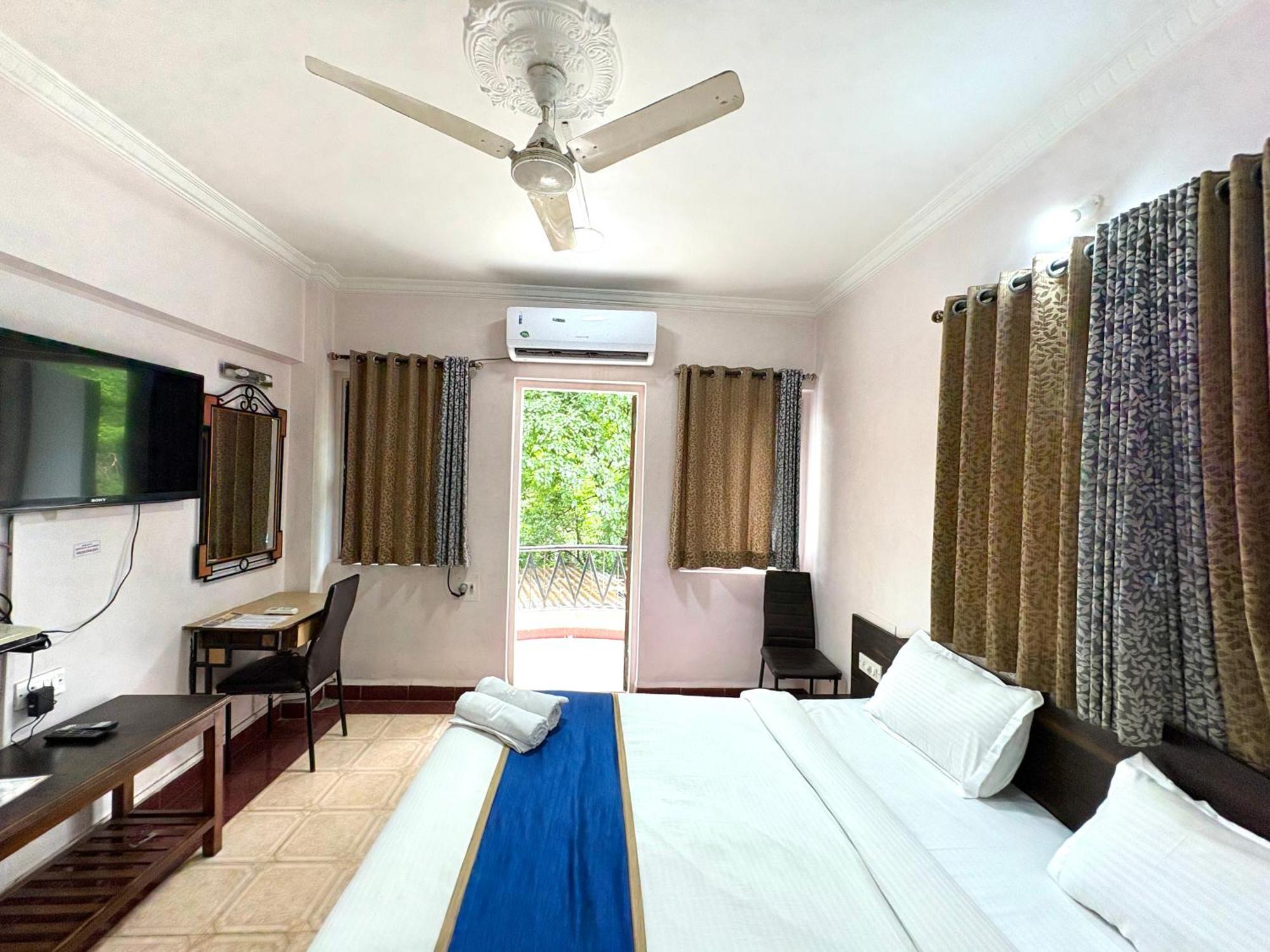 Hotel Laxmi Residency ロナバラ エクステリア 写真