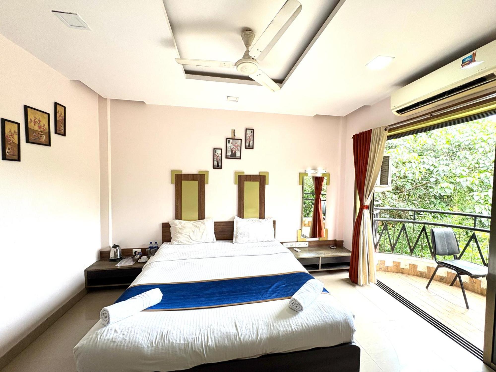 Hotel Laxmi Residency ロナバラ エクステリア 写真