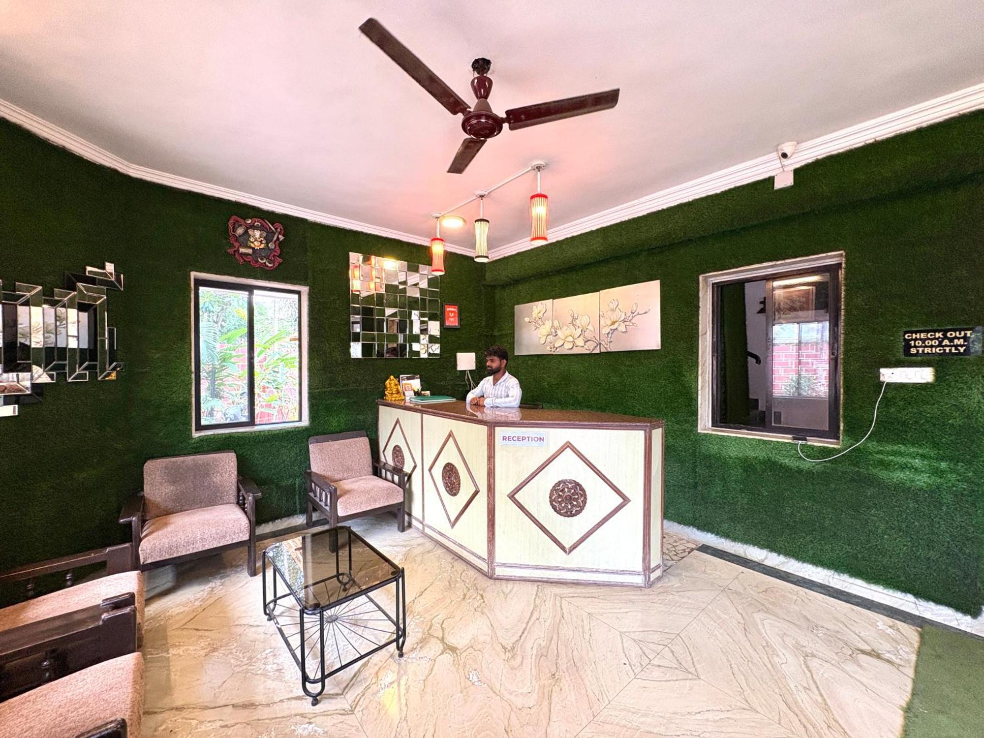 Hotel Laxmi Residency ロナバラ エクステリア 写真
