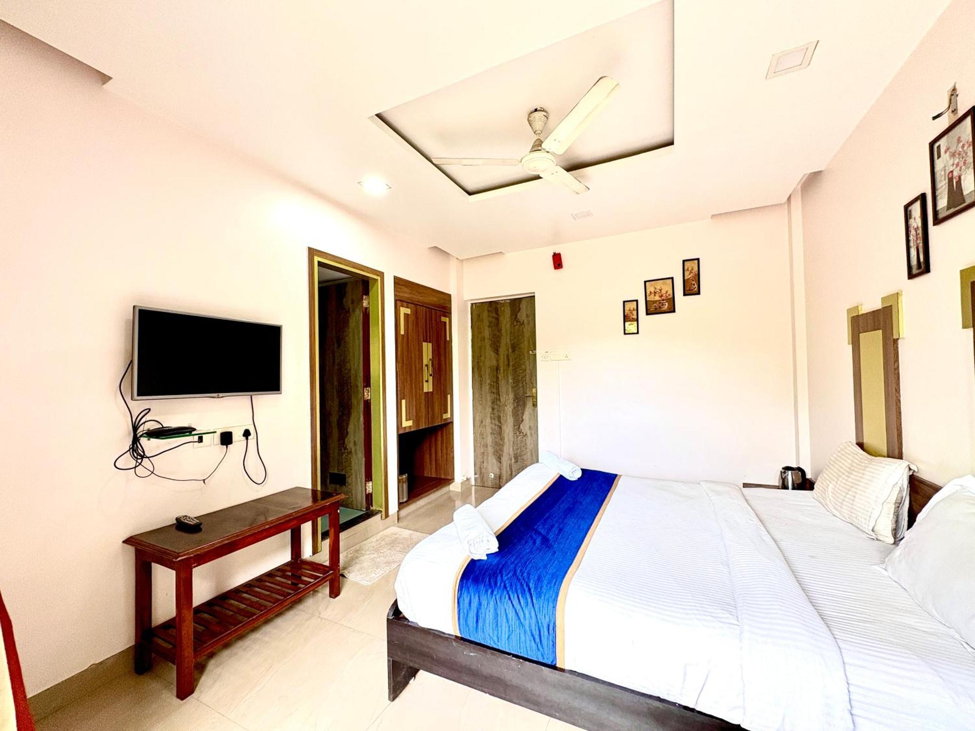 Hotel Laxmi Residency ロナバラ エクステリア 写真