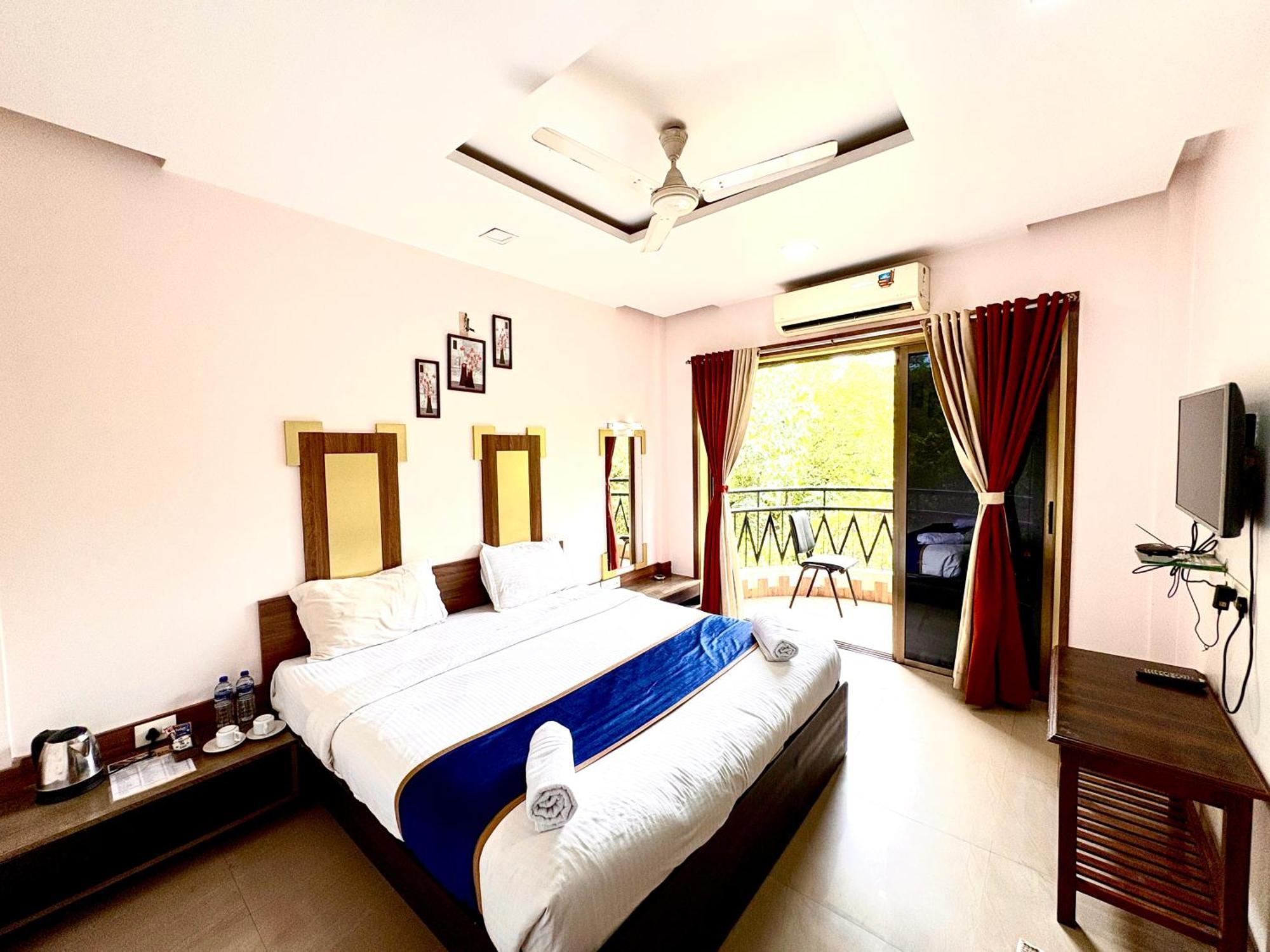 Hotel Laxmi Residency ロナバラ エクステリア 写真