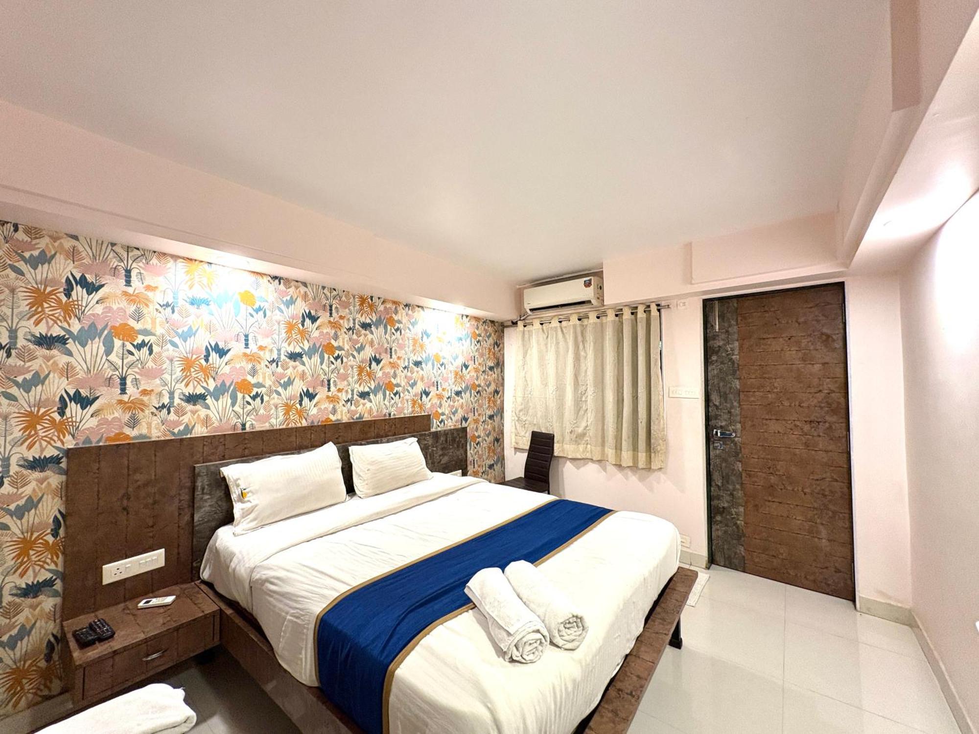Hotel Laxmi Residency ロナバラ エクステリア 写真